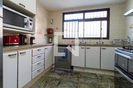 Casa à venda com 498m², 5 quartos e 3 vagas Casa à venda com 498m², 5 quartos e 3 vagasCozinha