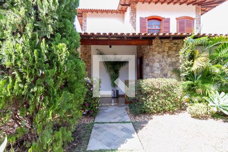 Casa à venda com 498m², 5 quartos e 3 vagas Casa à venda com 498m², 5 quartos e 3 vagasEntrada