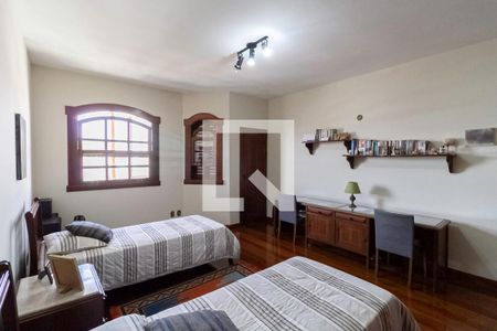 Casa à venda com 498m², 5 quartos e 3 vagas Casa à venda com 498m², 5 quartos e 3 vagasQuarto 1