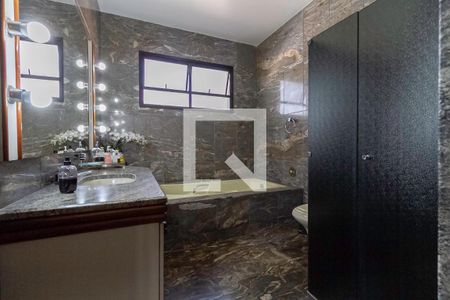 Casa à venda com 498m², 5 quartos e 3 vagas Casa à venda com 498m², 5 quartos e 3 vagasBanheiro social