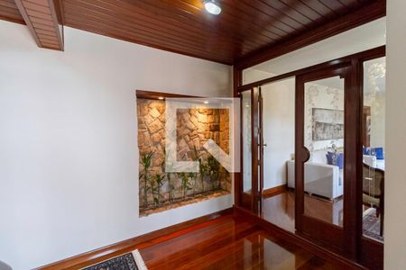 Casa à venda com 498m², 5 quartos e 3 vagas Casa à venda com 498m², 5 quartos e 3 vagasCorredor