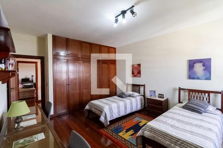 Casa à venda com 498m², 5 quartos e 3 vagas Casa à venda com 498m², 5 quartos e 3 vagasQuarto 1