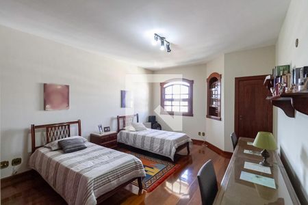 Casa à venda com 498m², 5 quartos e 3 vagas Casa à venda com 498m², 5 quartos e 3 vagasQuarto 1