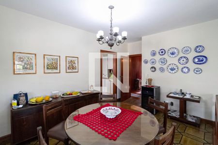 Casa à venda com 498m², 5 quartos e 3 vagas Casa à venda com 498m², 5 quartos e 3 vagasCopa