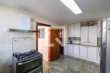 Casa à venda com 498m², 5 quartos e 3 vagas Casa à venda com 498m², 5 quartos e 3 vagasCozinha