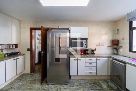 Casa à venda com 498m², 5 quartos e 3 vagas Casa à venda com 498m², 5 quartos e 3 vagasCozinha