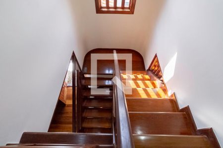 Casa à venda com 498m², 5 quartos e 3 vagas Casa à venda com 498m², 5 quartos e 3 vagasEscada