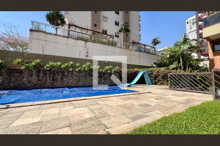 Apartamento à venda com 237m², 4 quartos e 5 vagas Apartamento à venda com 237m², 4 quartos e 5 vagasPiscina