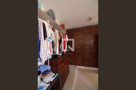 Casa à venda com 330m², 3 quartos e 2 vagasSuíte 3 Closet