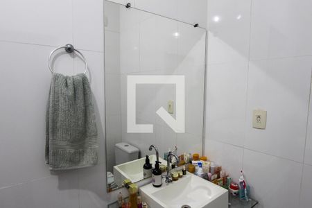 Casa à venda com 250m², 3 quartos e 2 vagas Casa à venda com 250m², 3 quartos e 2 vagasBanheiro