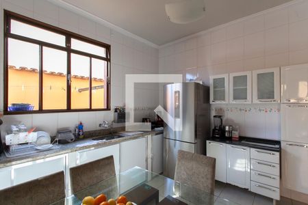 Casa à venda com 448m², 4 quartos e 4 vagasCozinha