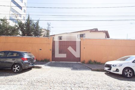 Casa à venda com 448m², 4 quartos e 4 vagasFachada
