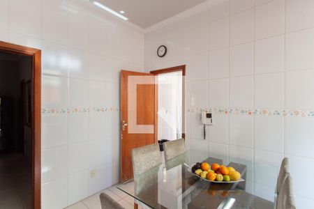 Casa à venda com 448m², 4 quartos e 4 vagasCozinha