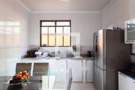 Casa à venda com 448m², 4 quartos e 4 vagasCozinha