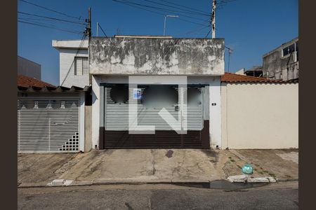 Casa à venda com 64m², 5 quartos e 2 vagas Casa à venda com 64m², 5 quartos e 2 vagasFachada