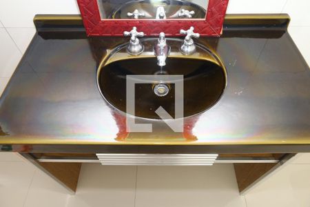 Casa à venda com 170m², 3 quartos e 2 vagasBanheiro