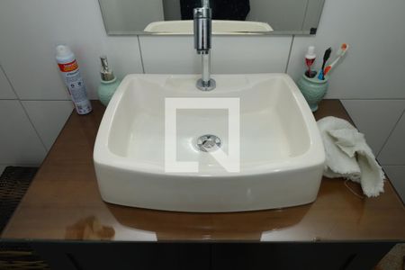 Casa à venda com 170m², 3 quartos e 2 vagasBanheiro