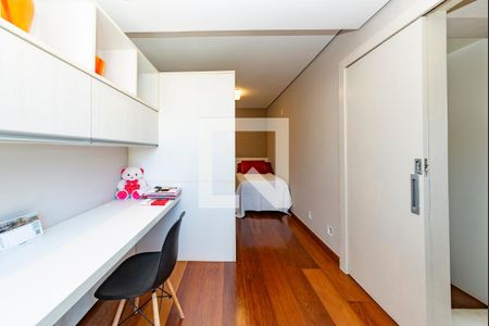 Casa à venda com 421m², 5 quartos e 3 vagas Casa à venda com 421m², 5 quartos e 3 vagasSemi-Suíte 1