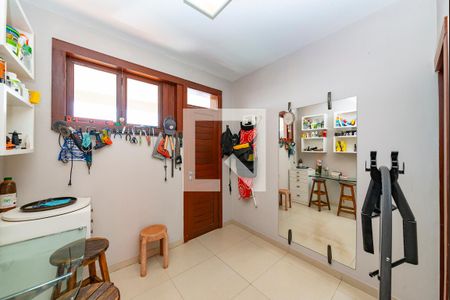 Casa à venda com 421m², 5 quartos e 3 vagas Casa à venda com 421m², 5 quartos e 3 vagasQuarto de Serviço 2