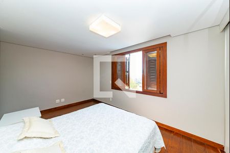 Casa à venda com 421m², 5 quartos e 3 vagas Casa à venda com 421m², 5 quartos e 3 vagasSemi-Suíte 2
