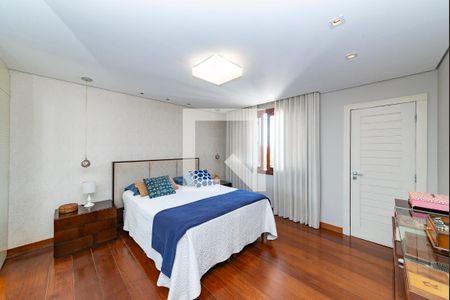 Casa à venda com 421m², 5 quartos e 3 vagas Casa à venda com 421m², 5 quartos e 3 vagasSuíte 1