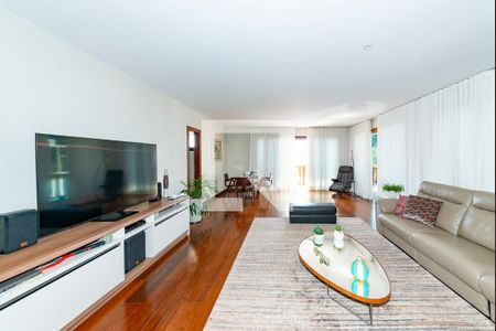 Casa à venda com 421m², 5 quartos e 3 vagas Casa à venda com 421m², 5 quartos e 3 vagasSala 3