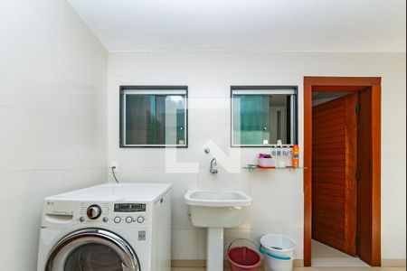 Casa à venda com 421m², 5 quartos e 3 vagas Casa à venda com 421m², 5 quartos e 3 vagasÁrea de Serviço