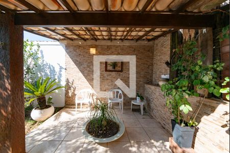 Casa à venda com 421m², 5 quartos e 3 vagas Casa à venda com 421m², 5 quartos e 3 vagasQuintal