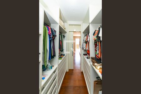 Casa à venda com 421m², 5 quartos e 3 vagas Casa à venda com 421m², 5 quartos e 3 vagasCloset da suíte 1