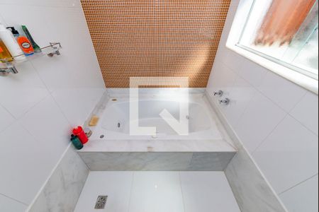 Casa à venda com 421m², 5 quartos e 3 vagas Casa à venda com 421m², 5 quartos e 3 vagasBanheiro da Suíte 1