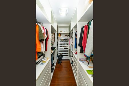 Casa à venda com 421m², 5 quartos e 3 vagas Casa à venda com 421m², 5 quartos e 3 vagasCloset da suíte 1