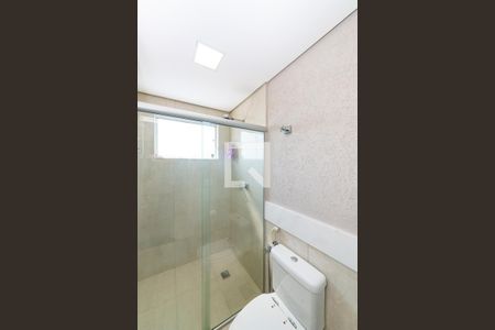 Casa à venda com 421m², 5 quartos e 3 vagas Casa à venda com 421m², 5 quartos e 3 vagasBanheiro Semi-Suítes