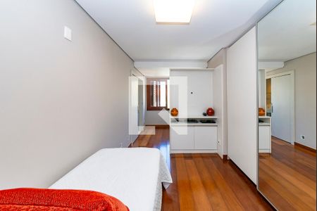 Casa à venda com 421m², 5 quartos e 3 vagas Casa à venda com 421m², 5 quartos e 3 vagasSemi-Suíte 1