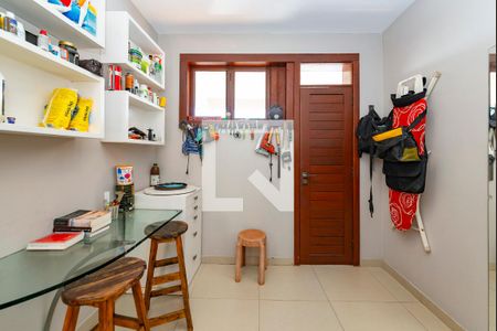 Casa à venda com 421m², 5 quartos e 3 vagas Casa à venda com 421m², 5 quartos e 3 vagasQuarto de Serviço 2