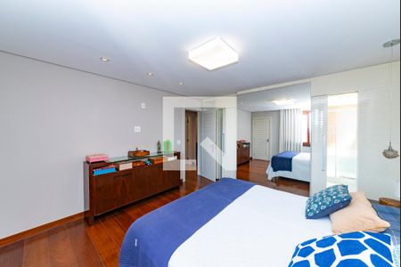 Casa à venda com 421m², 5 quartos e 3 vagas Casa à venda com 421m², 5 quartos e 3 vagasSuíte 1