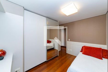 Casa à venda com 421m², 5 quartos e 3 vagas Casa à venda com 421m², 5 quartos e 3 vagasSemi-Suíte 1