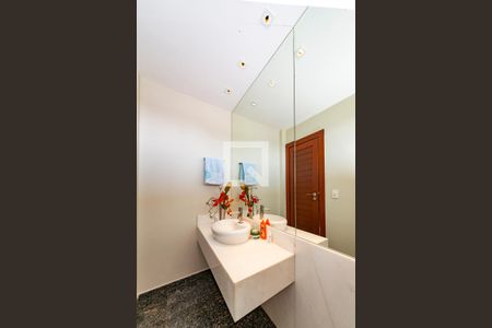 Casa à venda com 421m², 5 quartos e 3 vagas Casa à venda com 421m², 5 quartos e 3 vagasLavabo 2