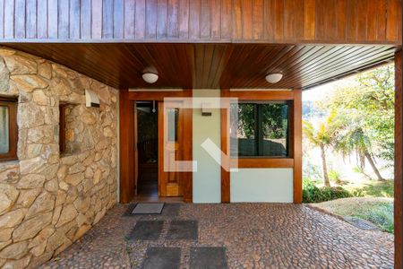 Casa à venda com 421m², 5 quartos e 3 vagas Casa à venda com 421m², 5 quartos e 3 vagasEntrada