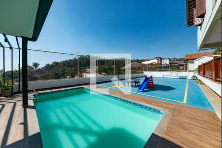 Casa à venda com 421m², 5 quartos e 3 vagas Casa à venda com 421m², 5 quartos e 3 vagasPiscina