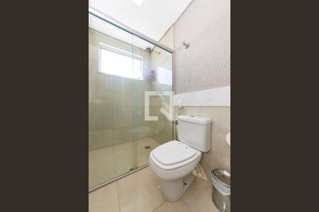 Casa à venda com 421m², 5 quartos e 3 vagas Casa à venda com 421m², 5 quartos e 3 vagasBanheiro Semi-Suítes