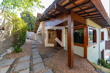 Casa à venda com 421m², 5 quartos e 3 vagas Casa à venda com 421m², 5 quartos e 3 vagasQuintal