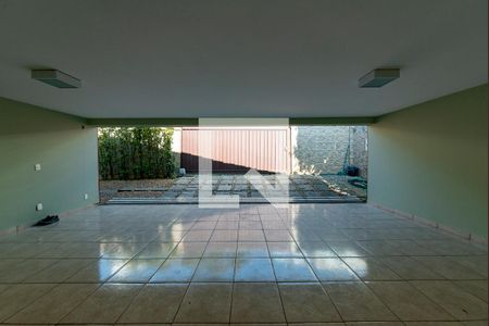 Casa à venda com 421m², 5 quartos e 3 vagas Casa à venda com 421m², 5 quartos e 3 vagasGaragem