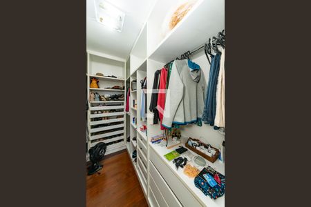 Casa à venda com 421m², 5 quartos e 3 vagas Casa à venda com 421m², 5 quartos e 3 vagasCloset da suíte 1