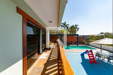 Casa à venda com 421m², 5 quartos e 3 vagas Casa à venda com 421m², 5 quartos e 3 vagasVaranda da Sala 3