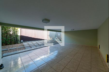 Casa à venda com 421m², 5 quartos e 3 vagas Casa à venda com 421m², 5 quartos e 3 vagasGaragem