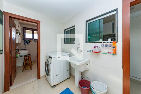 Casa à venda com 421m², 5 quartos e 3 vagas Casa à venda com 421m², 5 quartos e 3 vagasÁrea de Serviço