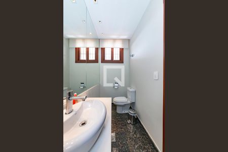 Casa à venda com 421m², 5 quartos e 3 vagas Casa à venda com 421m², 5 quartos e 3 vagasLavabo 2