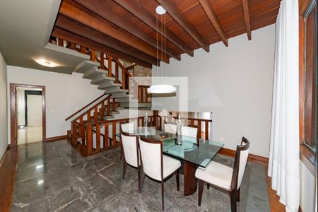 Casa à venda com 421m², 5 quartos e 3 vagas Casa à venda com 421m², 5 quartos e 3 vagasSala 2