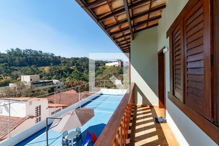 Casa à venda com 421m², 5 quartos e 3 vagas Casa à venda com 421m², 5 quartos e 3 vagasVaranda da Suíte 1