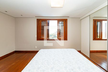 Casa à venda com 421m², 5 quartos e 3 vagas Casa à venda com 421m², 5 quartos e 3 vagasSemi-Suíte 2